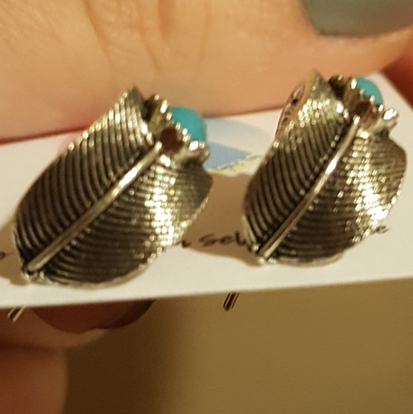 💥$5 SALE💥Feather Hoop Turquoise Earrings - Picture 4 of 5